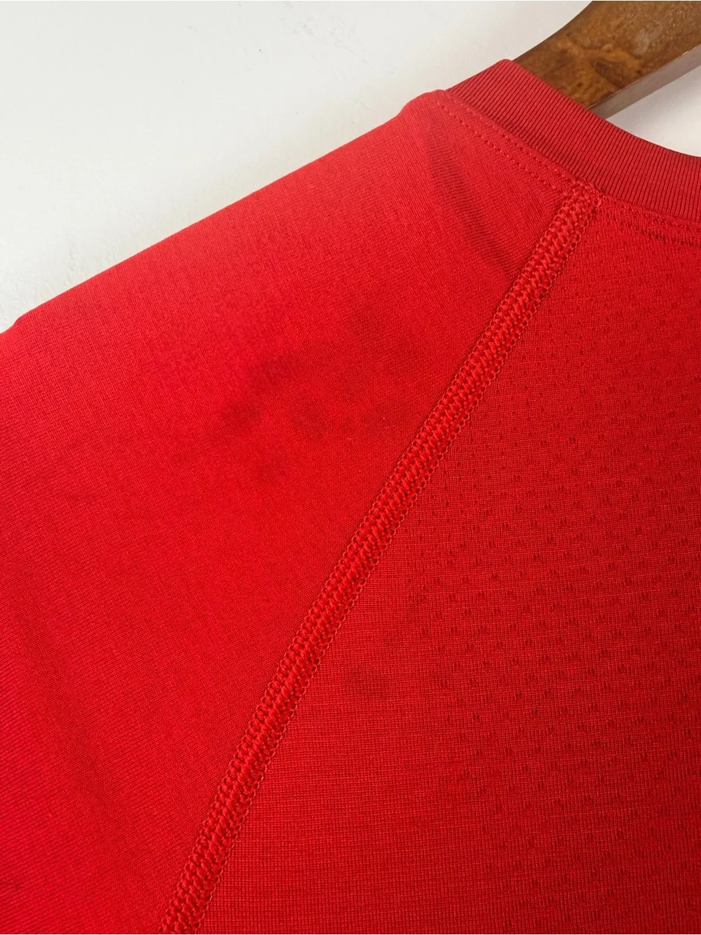 Lululemon Swiftly Tech Long-Sleeve Shirt 2.0 Waist Length in Oxford red size 4